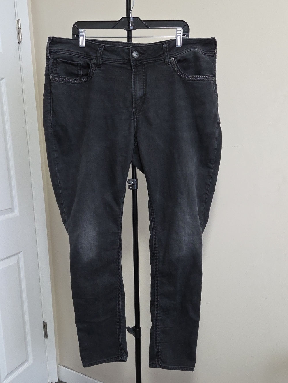 Silver Jeans Suki Plus Size Jeans in Washed Black